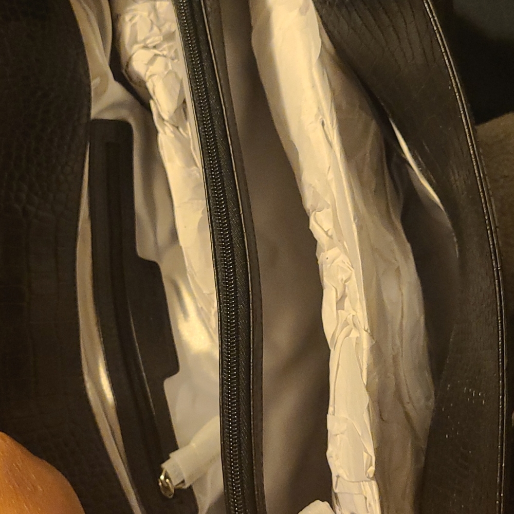 Calvin Klein purse - Picture 5 of 7